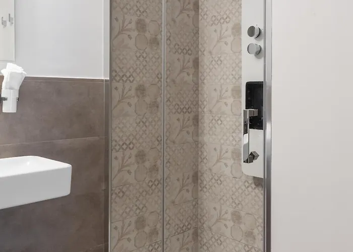 Rennweg 114 아파트 *